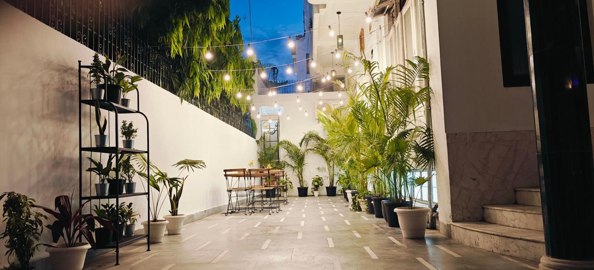 Poshtel Vns Apartment Varanasi Exterior foto